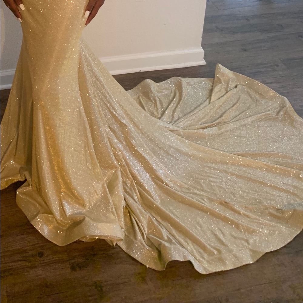 Prom dress - Picture 3 of 4